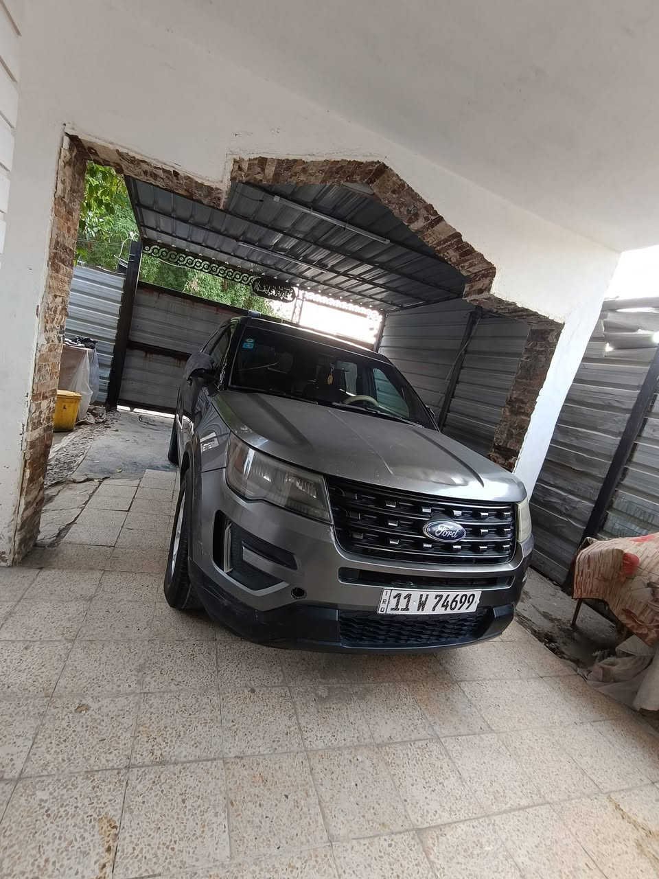 السلام عليكم فورد اكسبلور موديل 2019 رقم بغداد انكليزي هزة جديده سنويه جديده ورقم جديد باسمي شخصيآ تحويل مباشر محرك 6 سلندر 3700  كير تعليك شاشا كبيرة كامرة خلفيه دواره 
لايت زنون عالي ناصي السيارة بوليسي بيهه قطعتين ونص صور الحادث بالمنشور 
محرك كير تبريد خير من الله صدرهه زين للبيع او مراوس باقل شعندك نزل السعر 155 بيع سريع وهذا رقمي للاستفسار *********** مكاني بغداد
