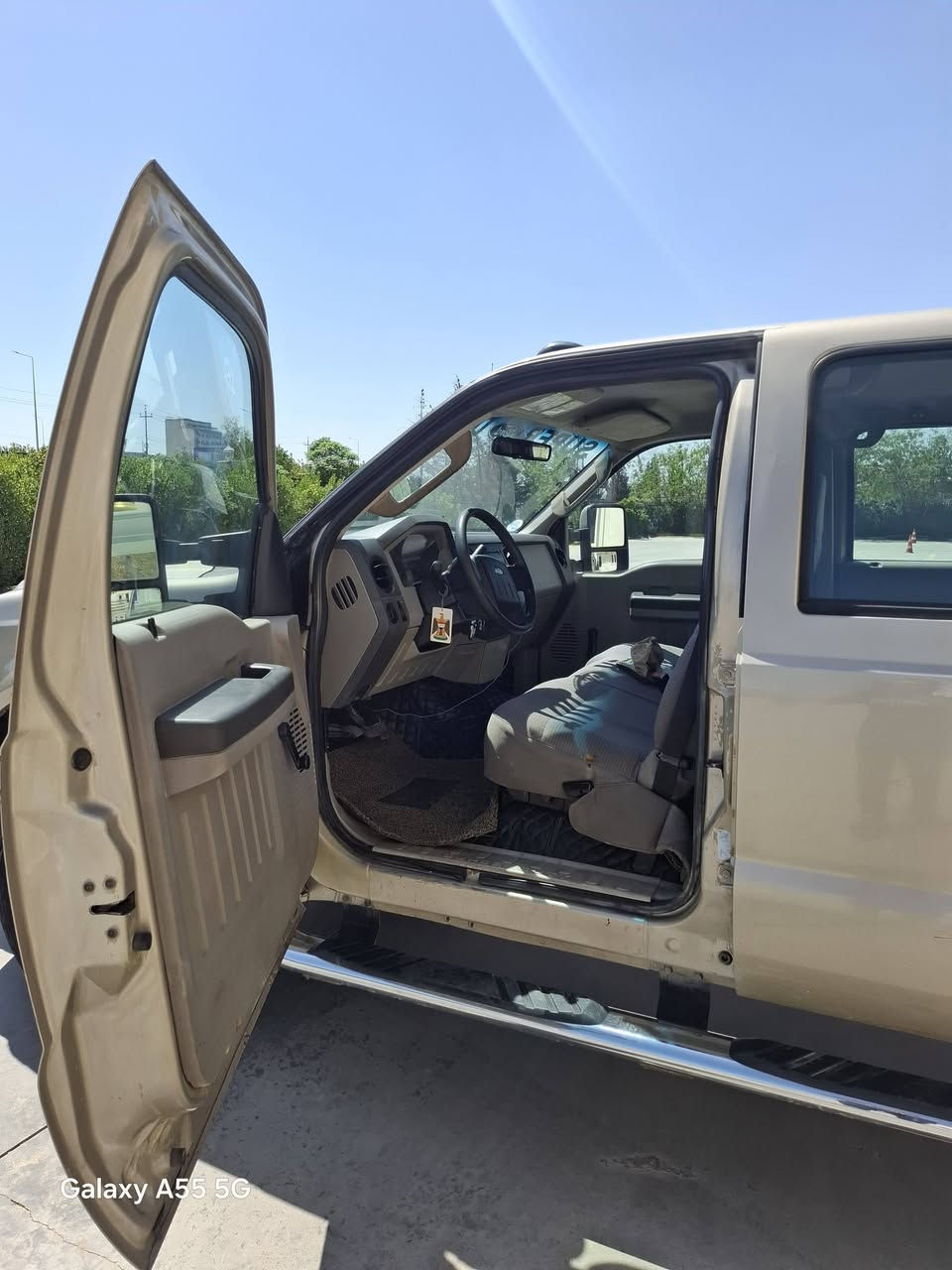 سلام عليكم 
فورد F350 للبيع موديل 2008 محرك بانزين 10 سلندر كير اتوماتيك  كير مكينة واكسنات كلها كفالة عامة وسيارة شرط من داعمية الى داعمية 90 ورقة وبيها مجال لاستفسار اتصل على واتساب ***********
