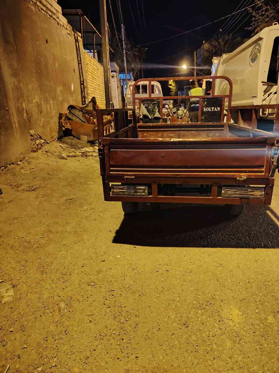 سلام عليكم ستوتة سلطان موديل 2014 مكفولة محرك شاصي وراق بسمي سعر مليون 600 بية مجال  جية رقم ***********
