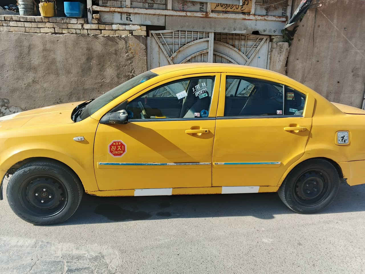 شيري A5 موديل 2012 باسمي رقم بغداد انكليزي مصبوغه مكينه بلاديه جديده كير جديد سياره حلوه ما مشتغله تكسي صدر عام جديد دبلات ولوي جديد مشط ستيرن جديد فلنجات ودسكات البارحه شادهن اتصل وتدلل  ***********
