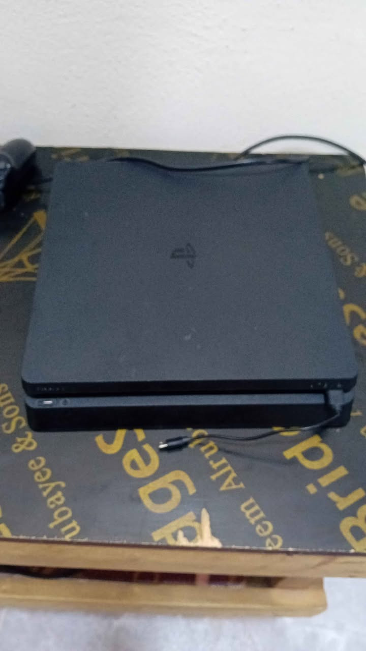 بلي ستشين 4 للبيع مستعمل نضيف ٪100
الجوستكات تعبانات واحد اصلي بس بطاريتة متشتغل يحتاجلة تبديل بطارية و اثنين بالة شوية تعبانات

البلي أون لاين يعني ما مهكر 

السعر : 200 ألف قفل 

وعندي وياها شاشة بلازمة قديمة 32 بوصة وية البلي تصير 225

مكاني الكاظمية 

الرقم 
*********** بغداد, العراق
