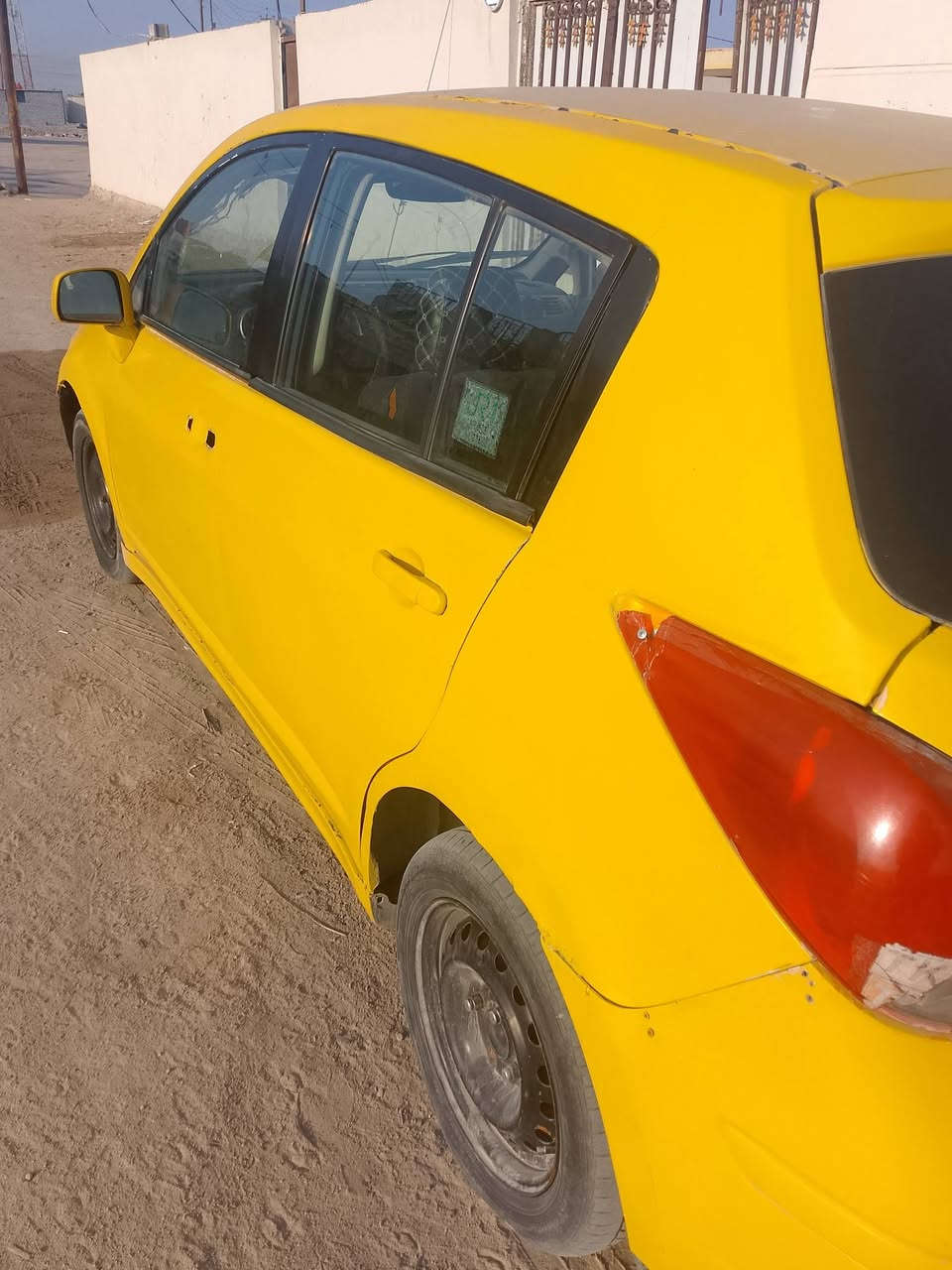 سلام عليكم نيسان تيدا 2009  رقم احمر راعيها موجود تحويل مباشر ماعليها غرامة.  مكينه جديده كورلا  السعر 25  مكاني البصرة اتصال فقط ***********
