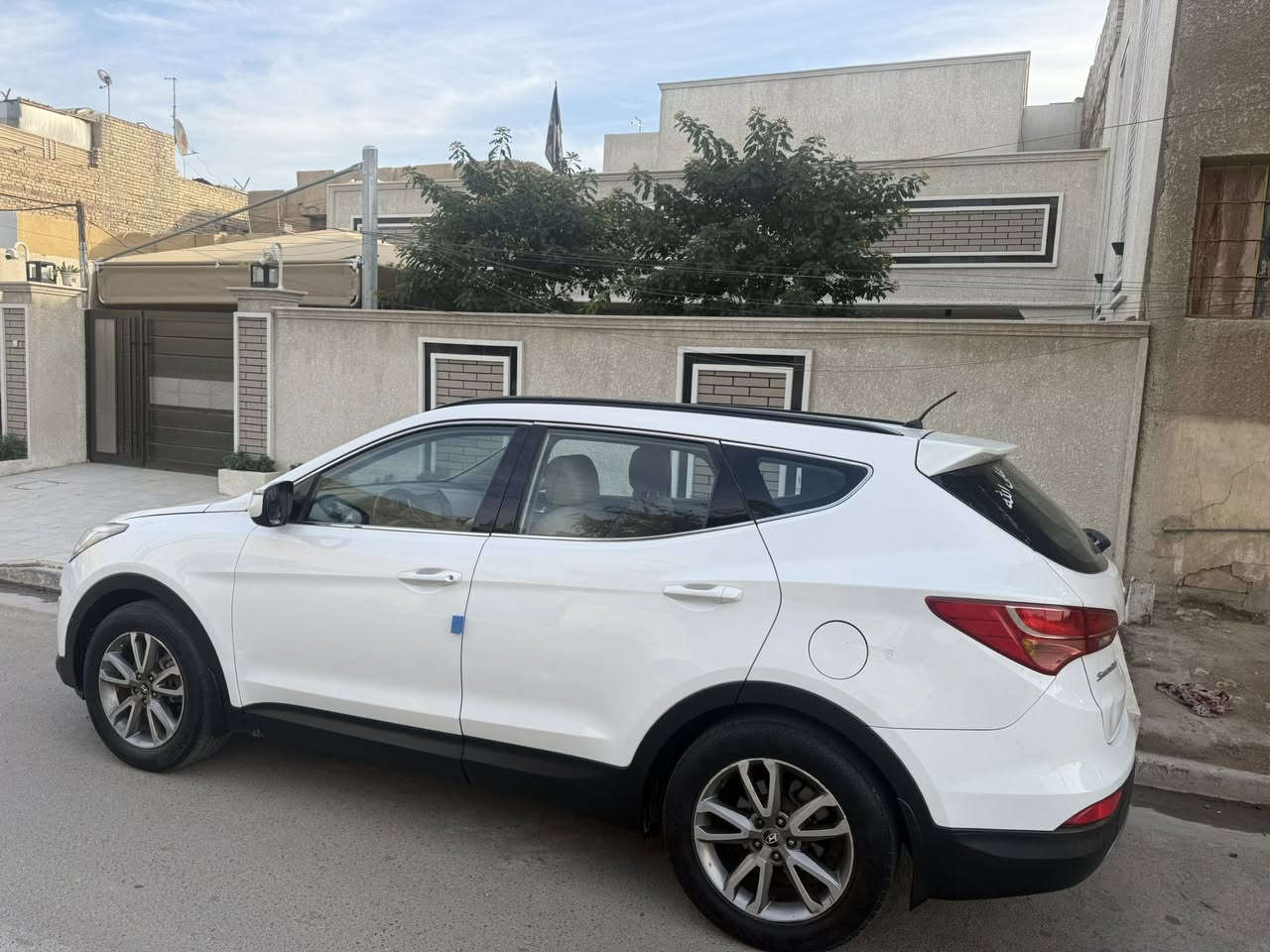 السلام عليكم .هونداي سنتافيا 2013 وارد خليجي 4 سلندر محرك دوش المواصفات العادية الستندر 3قطع تبريد 7 راكب تحكم ستيرن ويل كب وباقي المواصفات المعروفة السيارة رقم بغداد الجديد تحويل مباشر مكفولة من الصبغ ولحادث ولتبديل بعض الملاحضات البسيطة مصورهة فديو موضح كل التفاصيل السعر 147 ورقة مكان السيارة بغداد جانب الكرخ حي العامل قرب دائرة الكهرباء ***********
