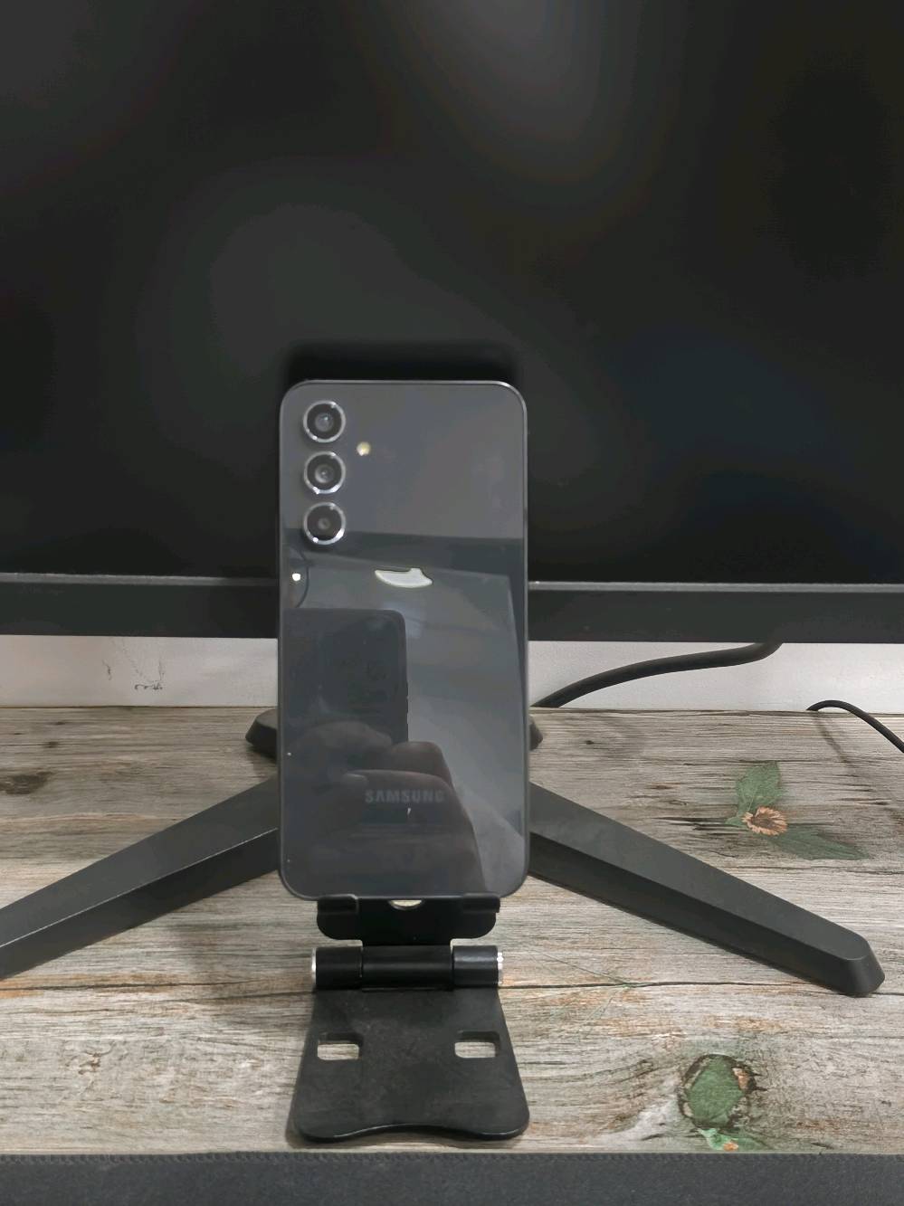 كالكسي A55 5g الجهاز نظافه 100% شخط مابي والنقطه الي بل شاشه الي مبينه بل تصوير مال شاشة الحمايه وشرط الجهاز تفحصه وين ما يعجبك الجهاز مابي ملحقات لا كارتونه ولا شاحنه ضايعات 