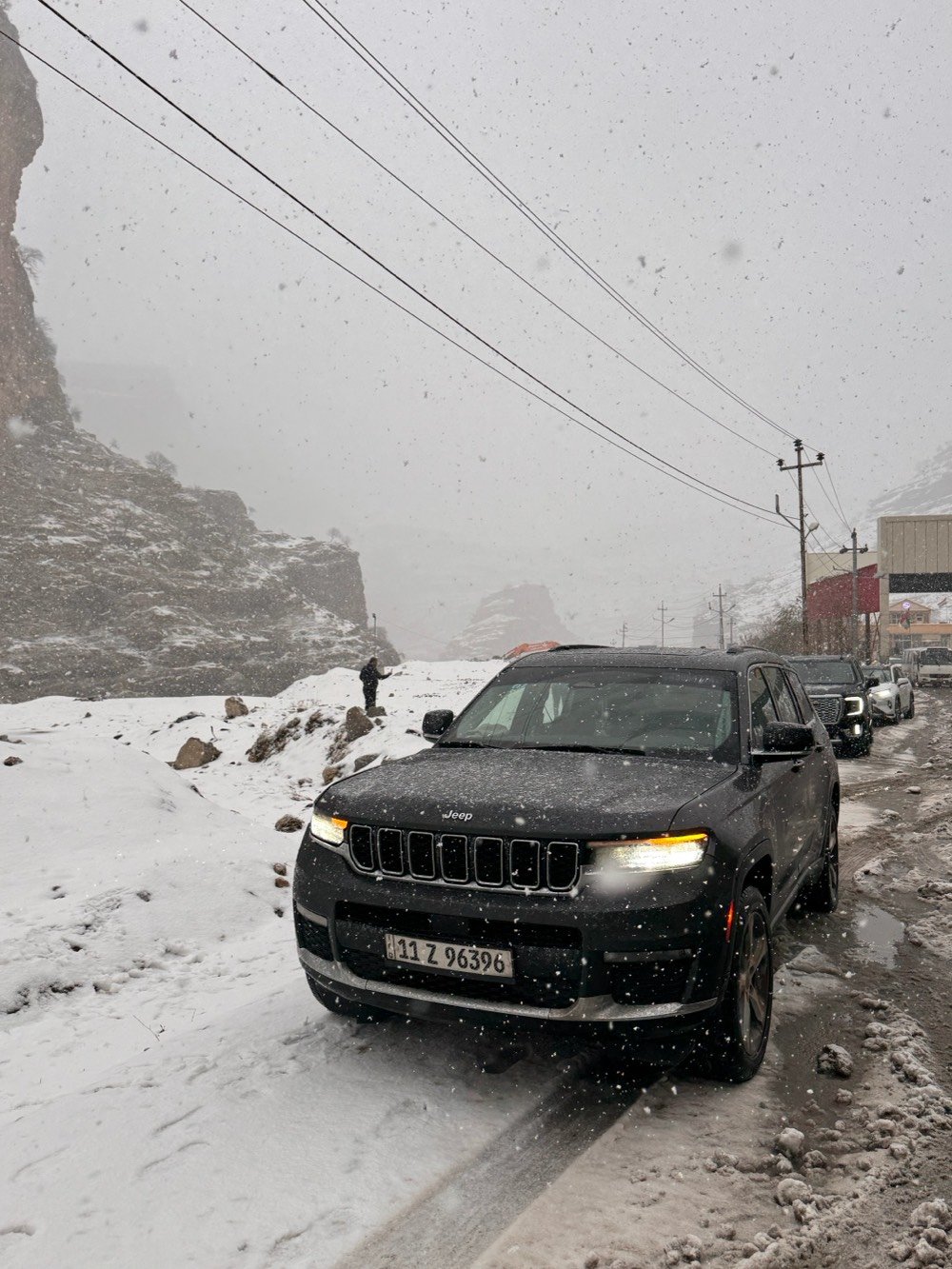 جيب موديل ٢٢ 
٧ راكب
ماشيه ٦٠ 
فول مواصفات 
بانوراما كشنات جلد منفصله شاشه جبيره رادارات ٣٦٠ حساسات خلفيه تدفئه كشنات صندوك كهرباء وباقي المواصفات المعروفه السياره نظيفه جدا 
للبيع او مراوس بسياره اقل 
حادثها جاملغ وباب مال سايق 
مكاني بغداد حي تونس