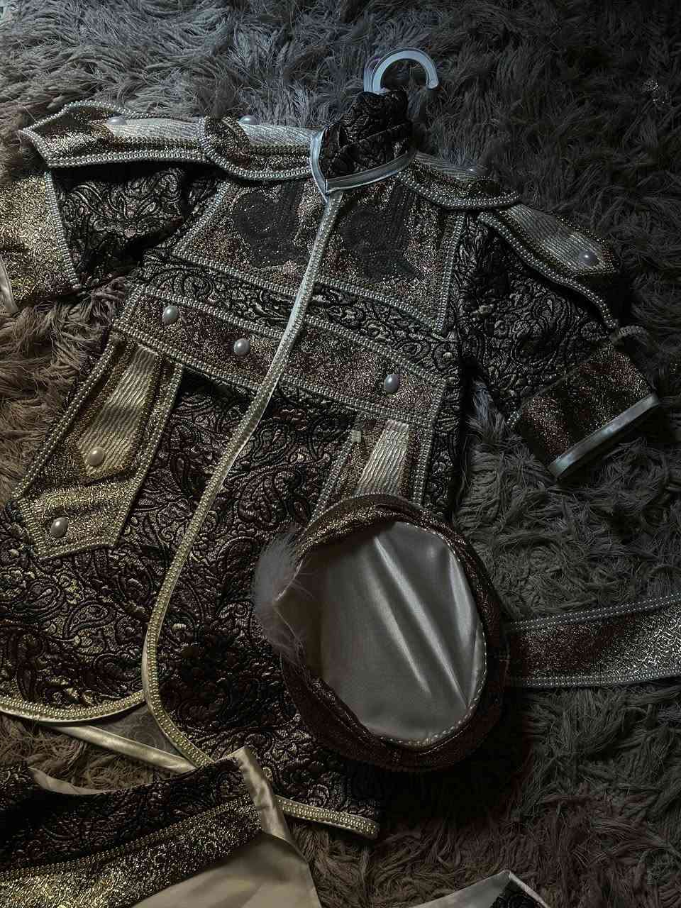 زي. سلطان متكون من 6 قطع  يلبس من سنه إلى. سنتين


**إذا كنت صاحب هذا الإعلان وتريد حذفه لأي سبب، رجاءا أرسل رسالة إلى الدعم الفني**