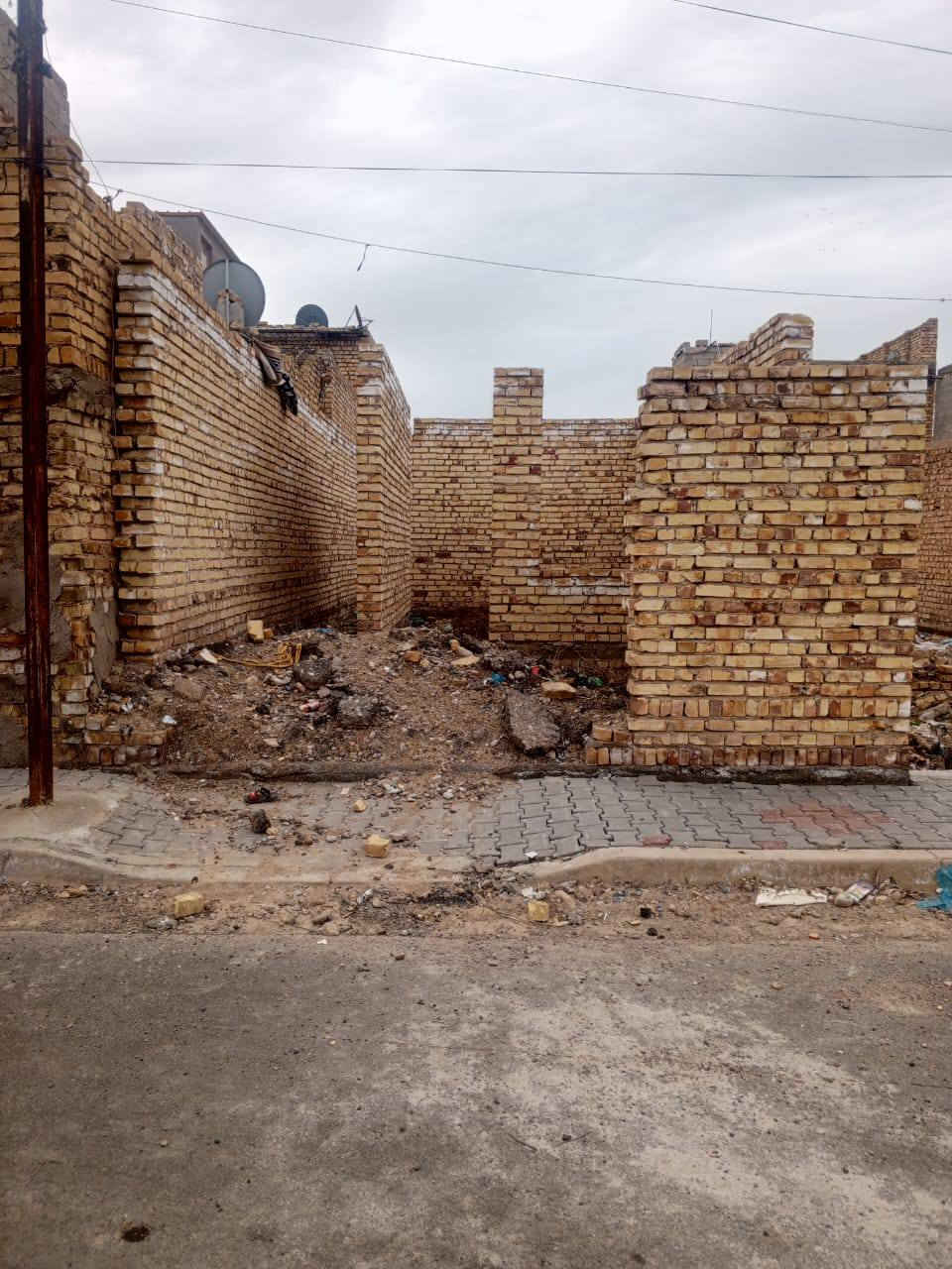 سلام عليكم هيكل 100متر طابوملك
صرف بسمي عنوان بغداد الحسينيه مال راشديه 
مصقط قرب عمارة مصري سعر 30 مليون
***********
