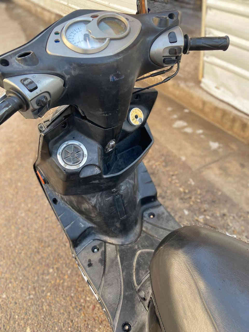 سلام عليكم سكنس فحل طلاعات نوزل جاهزه من كلشي مكينه نضيفه لا بخار لا نضوح
 نضيفه مكينتها جاهزه 
دراجه نقصها بس دشبول ميشتغل 
سعرها من لاخير 500 🔒
مكاني بغداد الرحمانيه مال شعله قرب جامع كلمه الله 
(***********)
