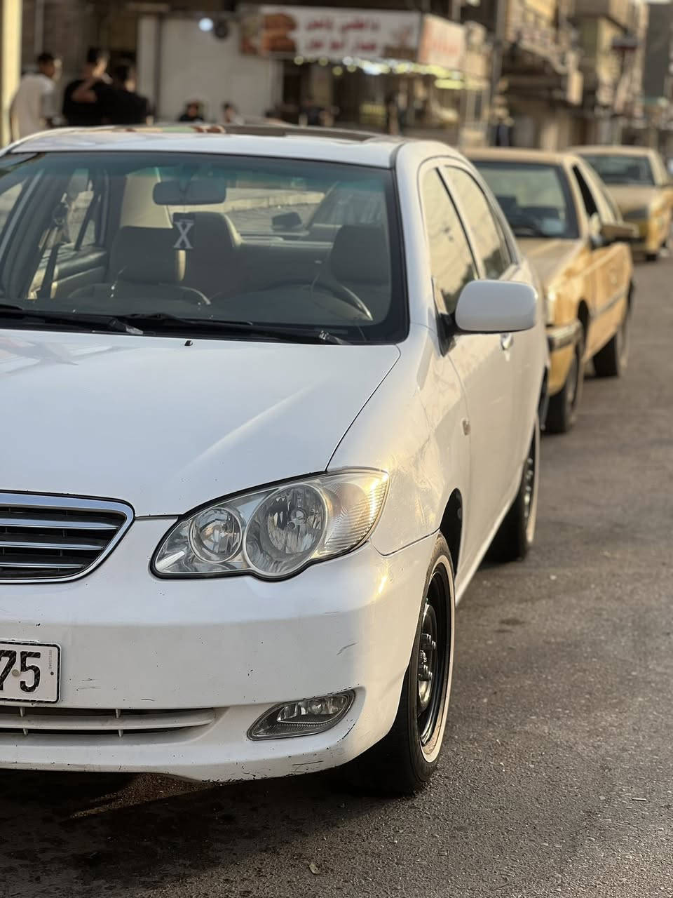 السلام عليكم بي وايدي f3 موديل ٢٠١٣ كير عادي المرغوب مكينة لانسر بلادي الجناي يعرفها السيارة مكفولة عدة بارد باب خلف السايق وتلكيط + تكحيل بلفتحة السلايت باقي السيارة لسونار وين متريد حتى دعاميات مكفولات من الصبغ داخلها جديد ١٠٠٪؜ شاشة وحساسات خلفية ماشية ١٦٠ بعدها بوضع الشركة ب اسمي مكاني بغداد الشعب رايدها ب ٦٥ ورقمي ***********
