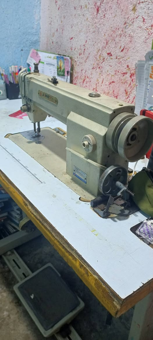 السلام عليكم مكينة صناعي ب300وبيها مجال مكسور بيها فقط الي مأشر علية بالاحمر..اما البقة نظيفة كلش


**إذا كنت صاحب هذا الإعلان وتريد حذفه لأي سبب، رجاءا أرسل رسالة إلى الدعم الفني**