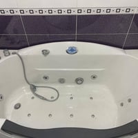 جاكوزي للبيع السعر 800الف  غير مستعمل نهائيا وبي مجال بسيط للاستفسار ا...
