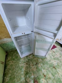 ثلاجه • عاطله • صغيره