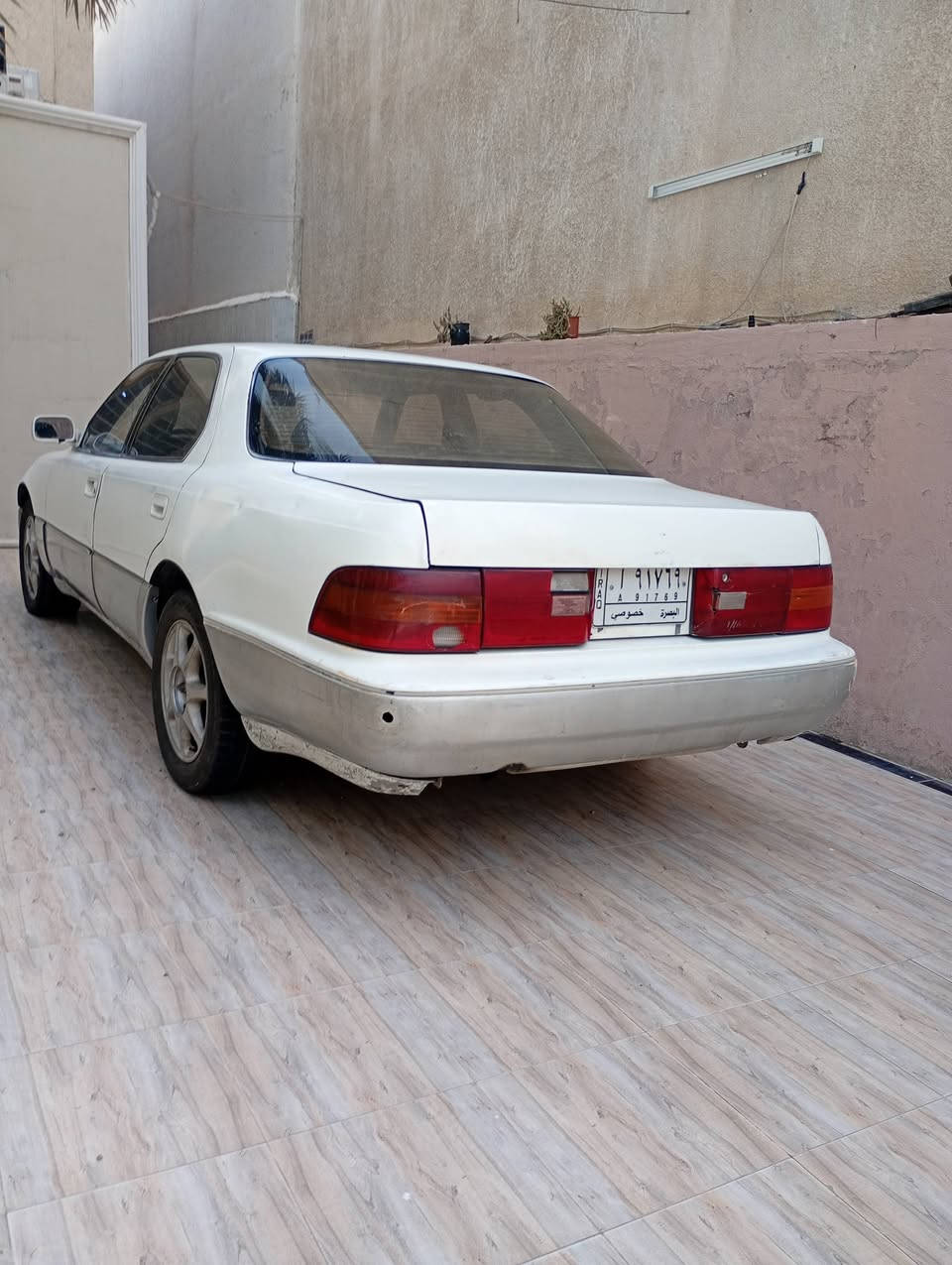 لكزز موديل 1994
السياره كفاله من الكص والنقل جثه ومن الضربه والصبغ 
عليهه مكينه فيفيتيVVT كهربائياتهه كلهه شغاله 
السياره رقم انكليزي باقيه بس على الستلام 
مكاني بصره السعر 34 
للستفسار ***********
