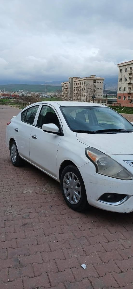 السلام عليكم
نيسان فيرسا 2018 ( S,) 
اللون ابیض ثلجي 
بيها قطعتين ونص صبغ
بولند و جاملغ وربع باب بدون دواخل 
كير محرك تحول غرامه كلها ابشرط 
رقم جديد سنويه جديد لغايه 2029
سيارة بسمنا 
عنوان عقرة كردسين 
السعر 96وبيها مجال 
*********** واتساب 
***********
