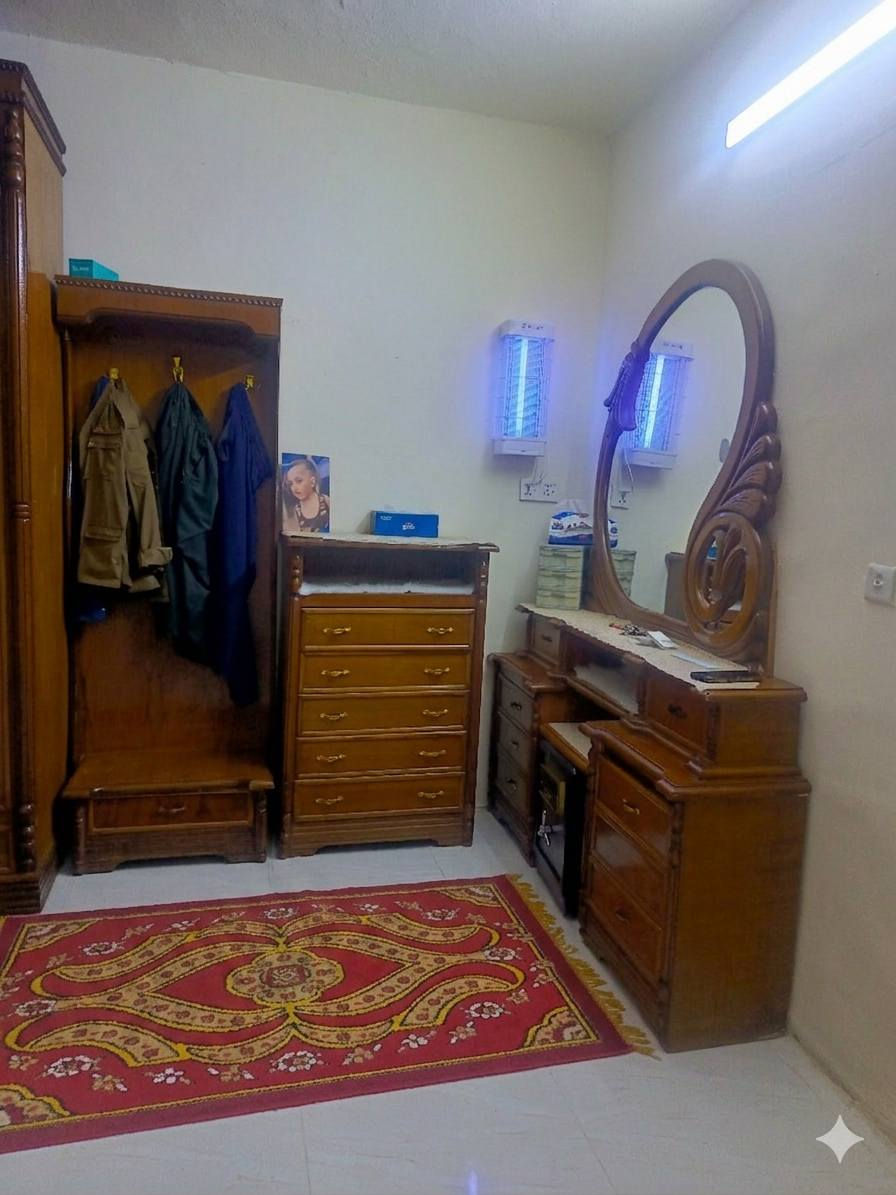 سلام عليكم غرفه للبيع سعرها650بيها مجال مكاني زعفرانيه جسر ديالى متواجده وتساب ***********
