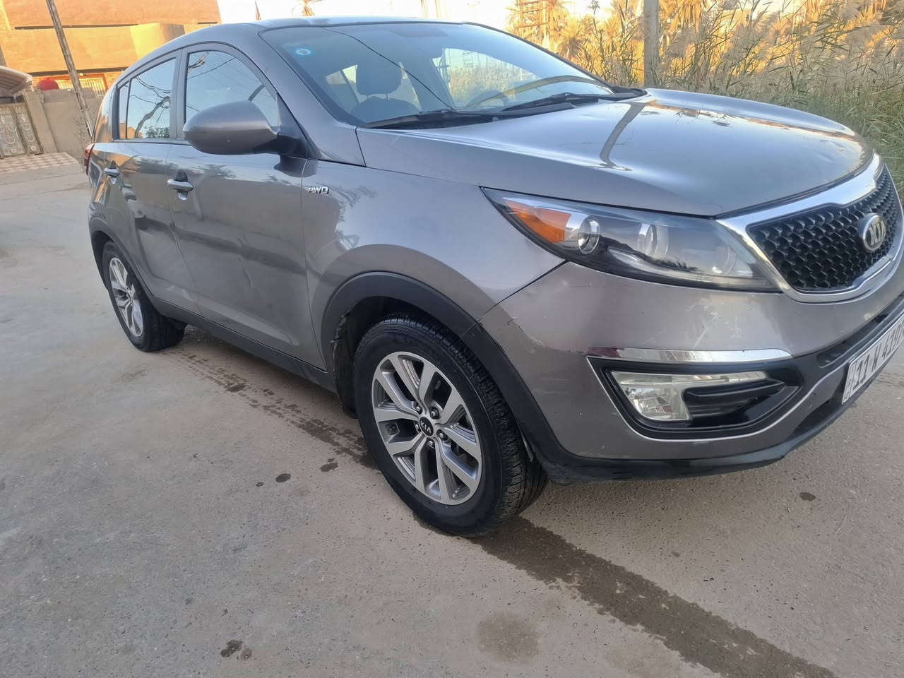 السلام عليكم كيا سبورتج ٢٠١٦ وارد رقم بغداد باسمي تحويل مباشر مكينة ٢٤٠٠ حادثها موضح بالصور فقط بنيد وبيها باب خلف السايق وشوية بالجاملغ السيارة حلوة مال جناي محرك وكير وتبريد وتدفئة صدر نظيف ماشية ٨٦ السيارة جاهزة دواخلها نظيفة السعر ١٣٥ الشراي يتواصل ***********. *********** مكاني بابل جبلة
