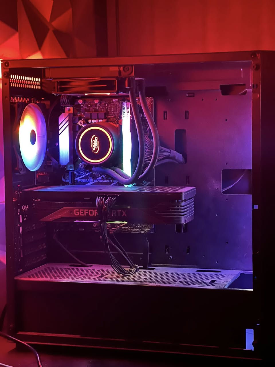 السلام عليكم تجميعة كيس وشاشة للبيع 

مواصفات الكيس 

i5-12600kf

B760 m-K ASUS 

RAM 16gb 3600MhZ

RTX 3070TI 8gb 🔥

SSD 1T 

مبرد مائي 120mm

Case 4FAN RGB 

وشاشة MSI  
180HZ 
IPS
FHD
24

مجموع السعر كيس وشاشة 

مليون و250 الف دينار ♥️

بغداد الدورة 
***********
