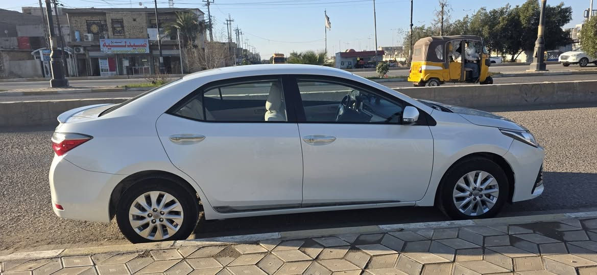 تويوتا كورلا 2019 خليجي معرض سيد نهرو مكينه 2000 
موصفات XLi معروف 
كامره خلفيه حساس خلفي تحكم استيرن جهتين كروز سرعه مثبت سرعه 
داخل جلد + نضام سبورت  
السنويه بسمي الحد 2029 هزة ما صاقطه سياره مكفوله على وضع الشركه السعر ١٥٥ بيهه مجال حك الجيه رقم الهاتف *********** وتساب
