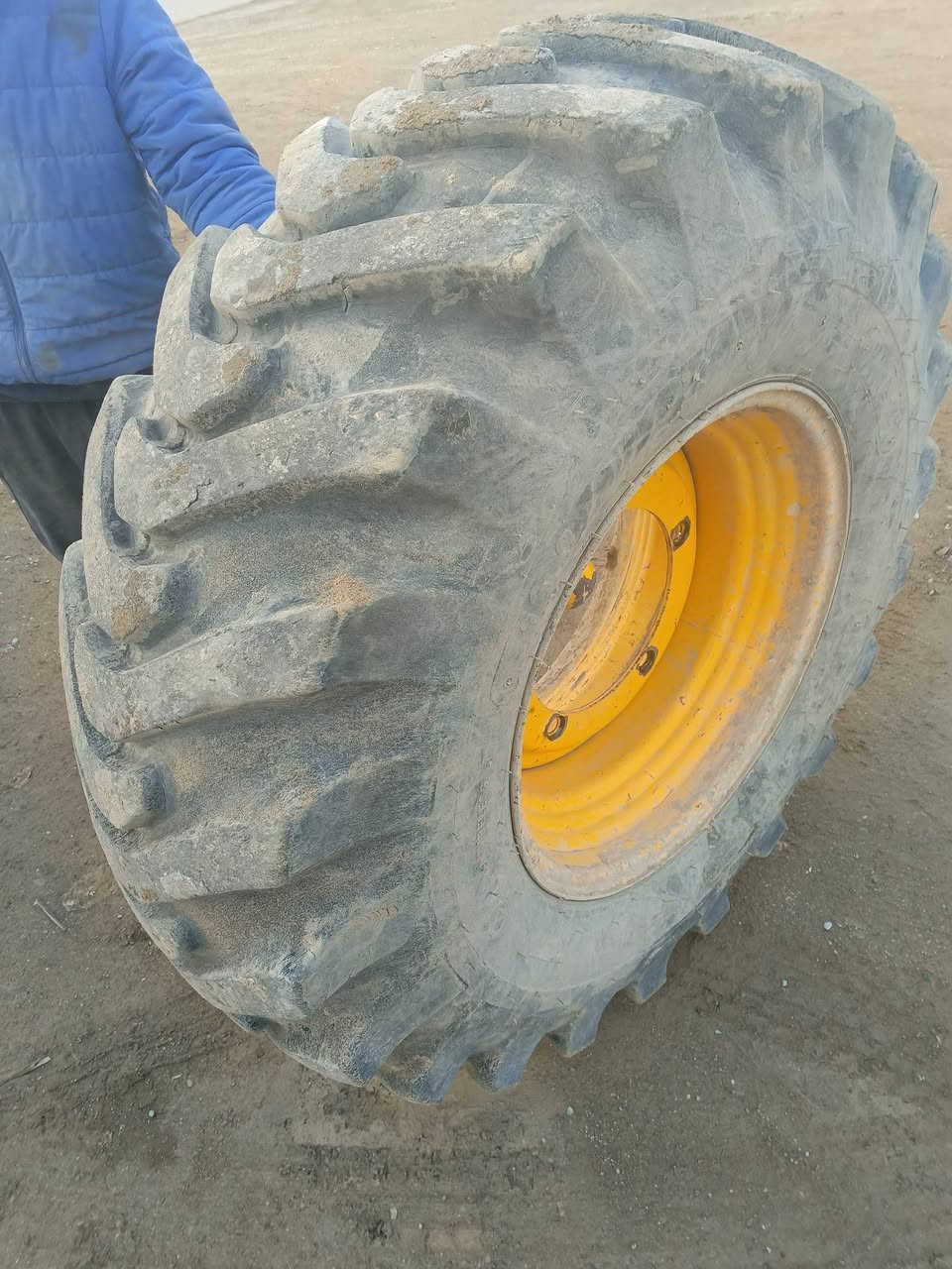 للبيع مضخه أصلي مال رافعة شوكية سلايت 14متر بل شرط وياه تخم تيرات  ال عدد 4وياه الوياله ستفسار ***********
