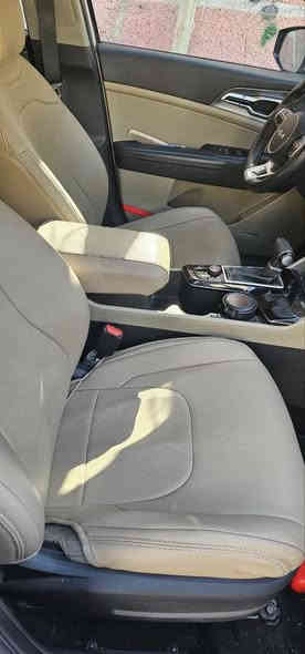 السلام عليكم سبورتج خليجي ٢٢ للبيع نص مواصفات 
ماشية ٥٣ بيهة بارد باب خلف سائق وجاملغ بارد فقط بدون صبغ 
سيارة جاهزة من كلشي 

*********** مكاني م.صدر السعر ٢١٣ بيهة مجال قليل
