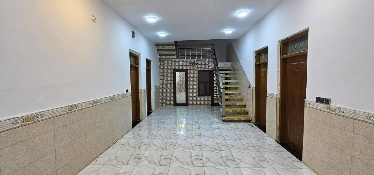 🏡 دار سكن للبيع
📍 الموقع : حي البقيع/حولي الخصيمه/ عرصات ماجد حاشوش
📐 المساحة: 200 م بناء ٢٠٢٥ عكاده
🏠 الدار طابو زراعي سند ٢٥ بيه معامله تطويب

🏠 التفاصيل:
▫️ غرفتين نوم ٤×٤.٥ واحده سويت
▫️ استقبال كبير ٤×٦
▫️ مطبخ كبير  ٤×٦
▫️ صالة كبيره ٩×٤
▫️ منور خلفي وجانبي
▫️ مجاميع صحية داخلية وخارجية 
▫️ طارمة كبيرة
✨️  شارع ١٢ م تبليط وارصفه وخدمات كامله 
📍 موقع هادئ ومناسب للسكن .
📞 للاستفسار خاص ***********
