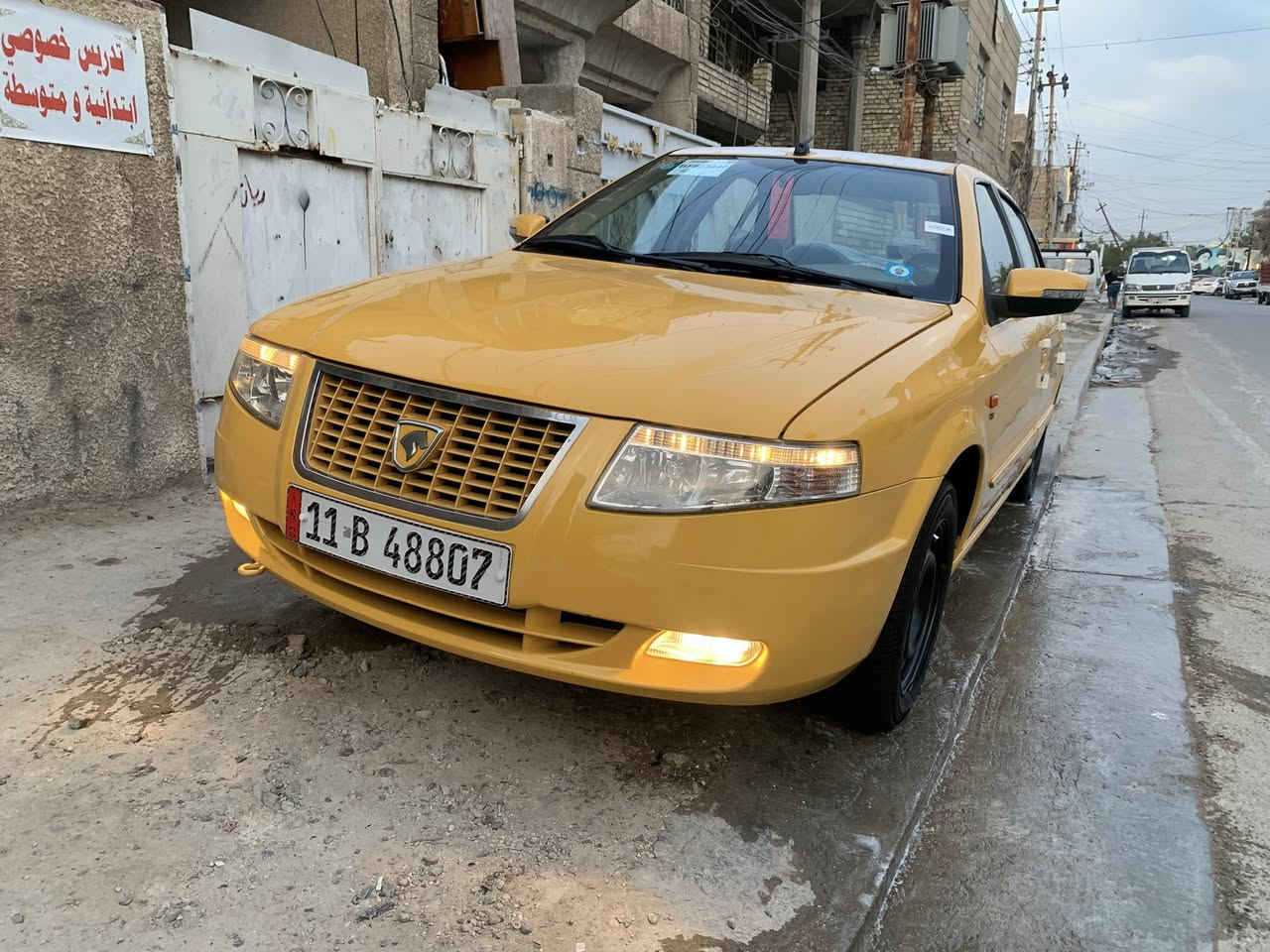 سلام عليكم سمند سورن موديل /2011
كفاله من كير ومكينه وصدر مامي خلفي وتخم تاير 
تبريد ثلج داخل جديد كوليته بلادي على وضع الشركه رقم انكليزي مصفره هيئه وغرامات 
تحويل مباشر ماشيه ١١٩ الف سويجات ثنين مال شركه  فقط بيه بارد بالحافه مال جاملغ الخلفي يم لبكلايت وبارد بالباب لوره لصدر هم شي كولش قليل ممبين تراي مال زيرو 
اقره لمنشور وخابرني واني خادمك لتكولي ماقريت لمنشور لو ماعرف اقره 
لسعر ٥٧ وبيه مجال 
***********  بغداد البياع
