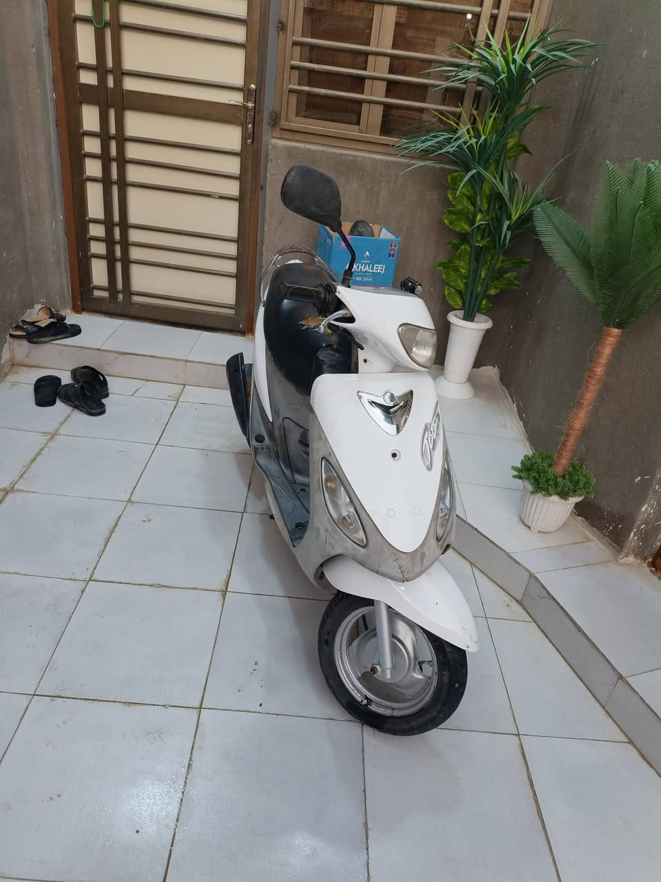 السلام عليكم ماكس منغولي للبيع او مراوس بعدله دراجه جاهزه بوشه 50 بلاد مكينه ناعمه  وشلعه ومعدل كهربائيات كله شغاله اي  نقص ماكو لايت بك لايت سكنات اشاير عداد بانزين دشبول قفل جنطه قفل ستيرن تايرات جديد دبلات جديد نقصها باتري فقط ضعيف باتريها سعر الدراجه 550 وبيها مجال قليل حك جيه مكانها ناصريه حي المنتزه ***********
