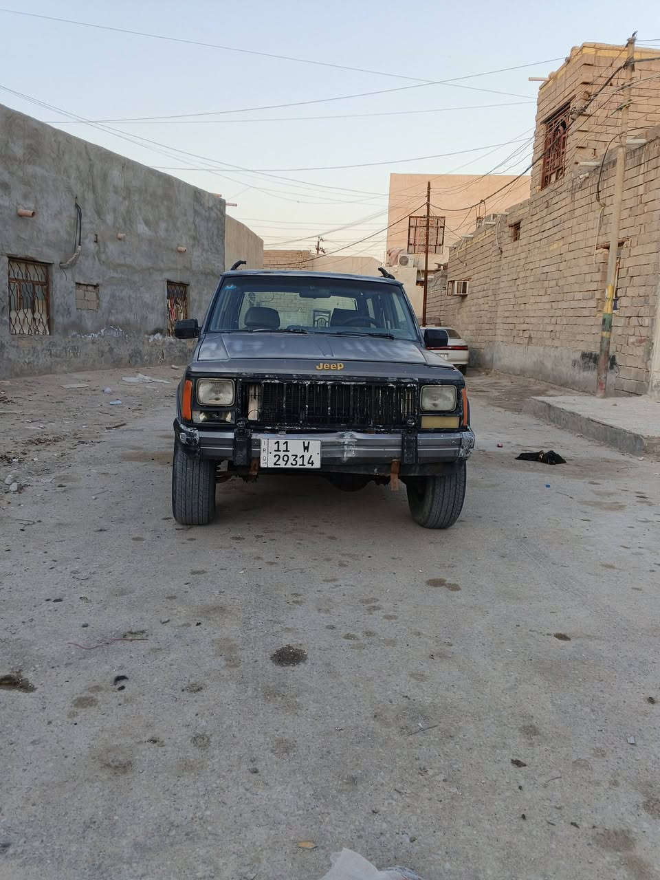 يا الله سلام عليكم سياره جيب شي روكي موديل 91 رقم بغداد انجليزي قسمي ثانوي لل 30 العنوان البصره***********//////***********/////46
