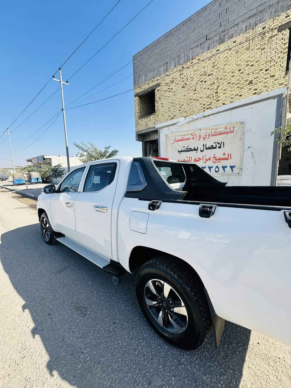 بيك أب شانجان هنتر 2023 |
المواصفات العامة :
المحرك: 2.4 لتر تيربو بنزين
ناقل الحركة: اوتماتيك 
نظام الدفع: دفع رباعي (4x4)
عدد أنظمة القيادة:
إيكو (Eco)
نورمل (Normal)
سبورت (Sport)
اللون: ابيض 
سعة الخزان: 80 لتر
الحمولة القصوى: 1 طن
ماشيه40الف
1. تبريد أمامي قطعتين
2. شاشة لمس تدعم جميع أنظمة الاتصال
3. شاشة أعطال متقدمة
4. كاميرات 180° (خلفية + جانبية
5. حساسات خلفية عدد 4
6. حساسات ضغط الإطارات
7. نظام مساعدة نزول منحدرات
8. نظام مانع تزحلق
9. كروز كونترول (مثبت سرعة)
10. فول تحكمات من المقود (ستيرن)
11. إضاءة أمامية LED
وبعد بيها هواي مواصفات فول للاخير 
// سعرها 170 بيها مجال 
مكان السياره بصره تنومة 
***********
