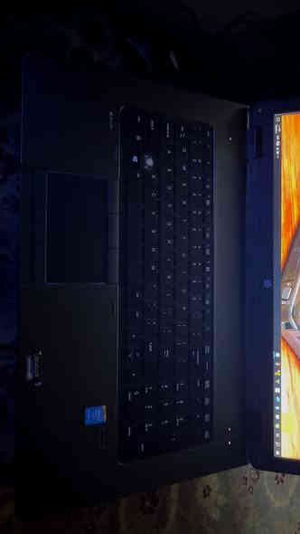 hp z book 17 2g
المواصفات/
1 - الذاكرة : 
يحتوي عل 2 من هارد SSD مجموعة يساوي 705
———————-
2- الرامات  RAM:  
‏16G كيكا ، من شركه سامسونج من فئة  DDR3
———————-
3- بطاقة رسومات ( كرت الشاشة الخارجي ) :
‏2G  يشغل كلشي ، هاذ اسمه وشركة مصنعة
‏NVIDIA Quadro K1100M (2 GB)
———————-
4- المعالج : 
الجيل الرابع
‏  Intel(R) Core i7-4600M CPU 2.90 GHz
———————————————-
 تفاصيل خإضافية //////
1/ الشاشة حجمها  ( 18 ) إنش كبيرة جداً .
2 / لا تحتوي عل مشغل الأقراص(DVD ,SD)
3/ تشغل جميع العاب وسريعه في التصفح والتصميم وغيرها لان تحتوي كرت شاشة قوي .
4/ الكيبورد عطلان!!!!!!! اني استخدام كيبورد خارجي .
///////////////////////////////////
العنوان : النجف الأشرف 
رقم الهاتف (واتساب) : ***********
$  السعر  /  350,000   ألف دينار عراقي 
.  غير قابل للتفراض ….
