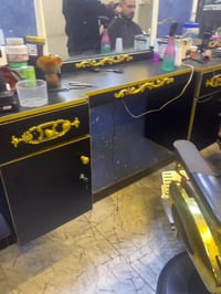 ميز مال حلاق للبيع ٠٧٧١٣٢١٠٨٤٠