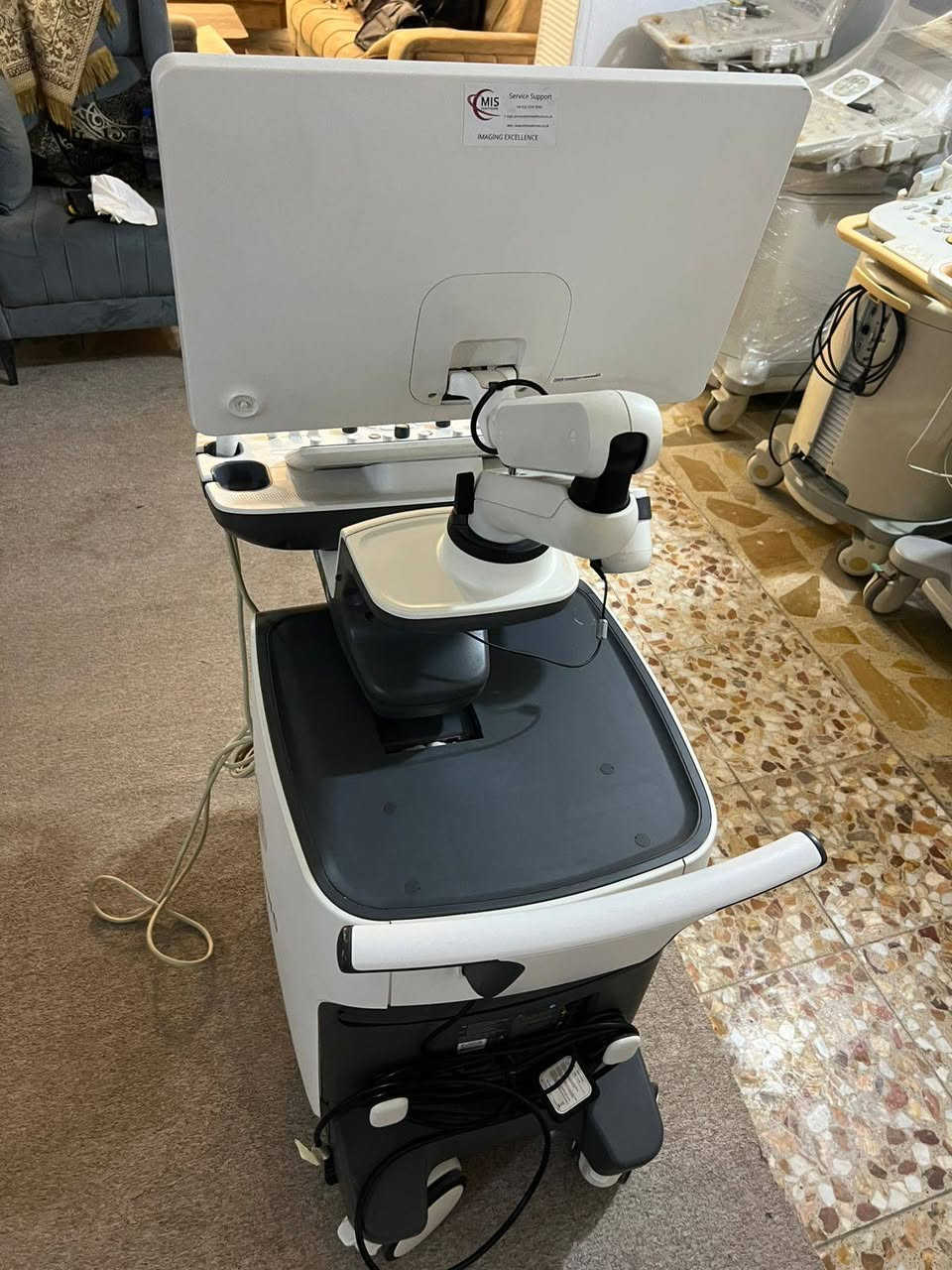 📢🔥 فرصة مميزة للمراكز والعيادات الطبية 🔥📢

متوفر للبيع جهاز السونار الاحترافي
Samsung RS85 Premium Ultrasound

✨ من أقوى أجهزة السونار المتقدمة من سامسونگ
✨ جودة تصوير عالية جداً ودقة تشخيص ممتازة
✨ دوبلر ملون متطور وأداء سريع
✨ مناسب لفحوصات:
✔ النسائية والحمل
✔ البطن والأعضاء الداخلية
✔ القلب والإيكو
✔ الأوعية الدموية
✔ الغدة والثدي والمفاصل

✅ شاشة كبيرة عالية الوضوح
✅ يدعم عدة بروبات
✅ حالة ممتازة وجاهز للعمل
✅ مناسب للمستشفيات والعيادات المتطورة

📍التجهيز فوري
📍الفحص والتجربة متاحة

📞 للاستفسار والحجز:
***********

#سونار #ايكو #اجهزة_طبية #Samsung_RS85 #Ultrasound #اجهزة_سونار #معدات_طبية #عيادات #مستشفيات
