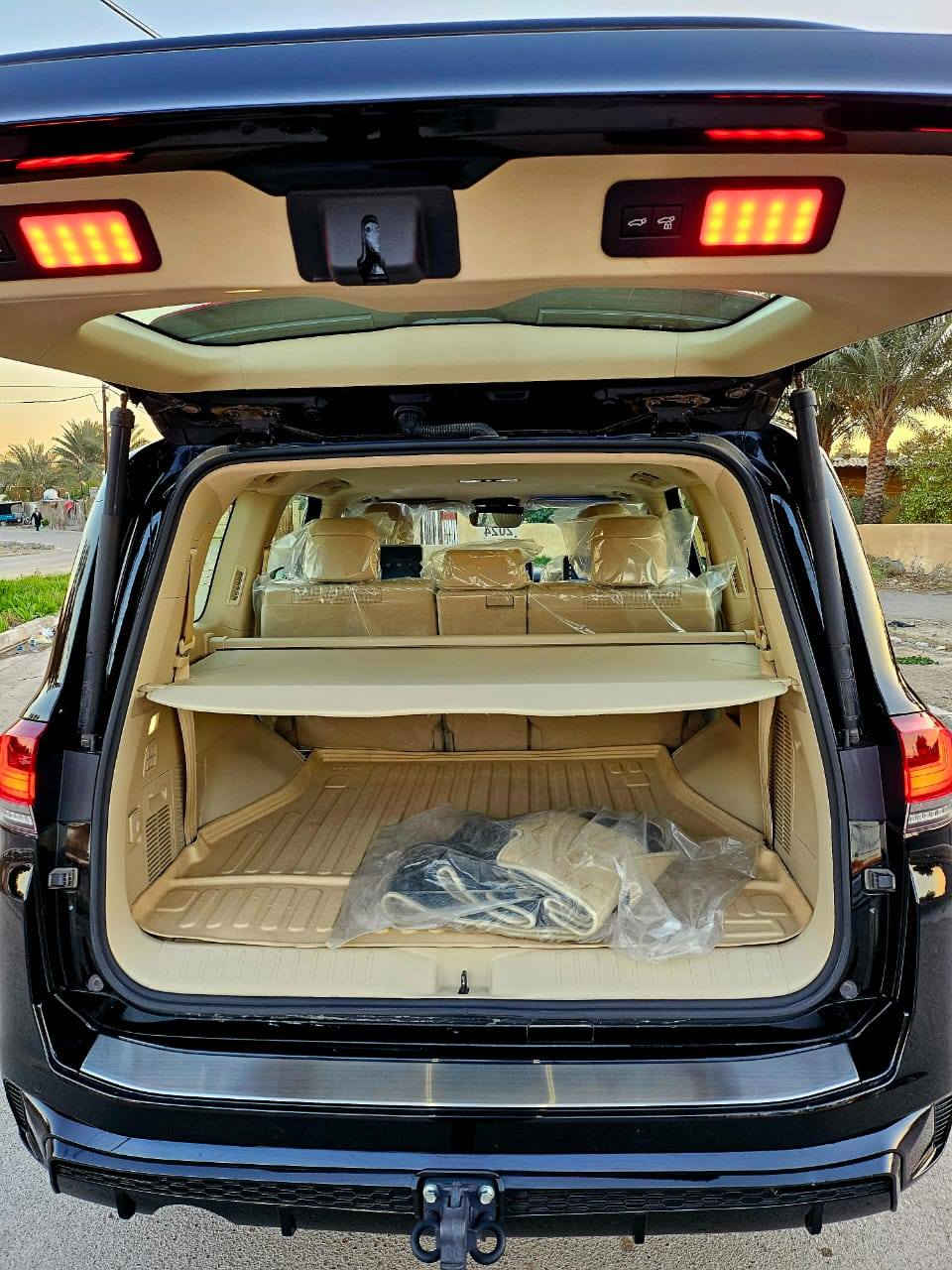 رجائا لاتخلط السعر ببن الvx ,وال GX  بيع اومراوس
لاندكروز    ٢٠٢٤   VX  اعله فئه حت الابواب شفط
 (((   ماشيه   28 الاف     )))
محرك         تنفس طبيعي ٤٠٠٠   
مغلفهppf من هيه زيرو يم الشارقه 
***********اسيا
*********** اثير
السعر انشالله مناسب 73800 دولار يعني ٧٣٨ ورقه
السياره  رقم  ((بغداد   مميز))     السنويه  بسمي

مكفوله من كلشي فقط اقل اصبع يم لايت بارد 
مواصفات 
ابواب شفط
-سلايد روف
-جميع الكشنات كهرباء وتدفئه تبريد 
-كرسي السائق خزن ثلاث وضعيات للذاكره
-تشغيل عن بعد + دخول ذكي 
هاندربيك بصمه + اوتو هولد 
-كشنات جلد
- لايت   ٣   عدسات  ولد نهاري امامي وخلفي 
-٥  كامرات  ( ٣٦٠  درجه)
-رادار  جانبي
-رادار خلفي
رادار امامي تفاعلي 
-حساسات امامي خلفي
-فور ويل  وانظمة تركشن ودفلوك ونظام زحف
-فول تحكمات ستيرن
-نظام صوت سماعات   JBL
-شاشات خلفيه
-زراك لايت
خمس بصمات السياره
ترحيب بل ابواب

وبقية المواصفات المعروفه في فئة  VX
