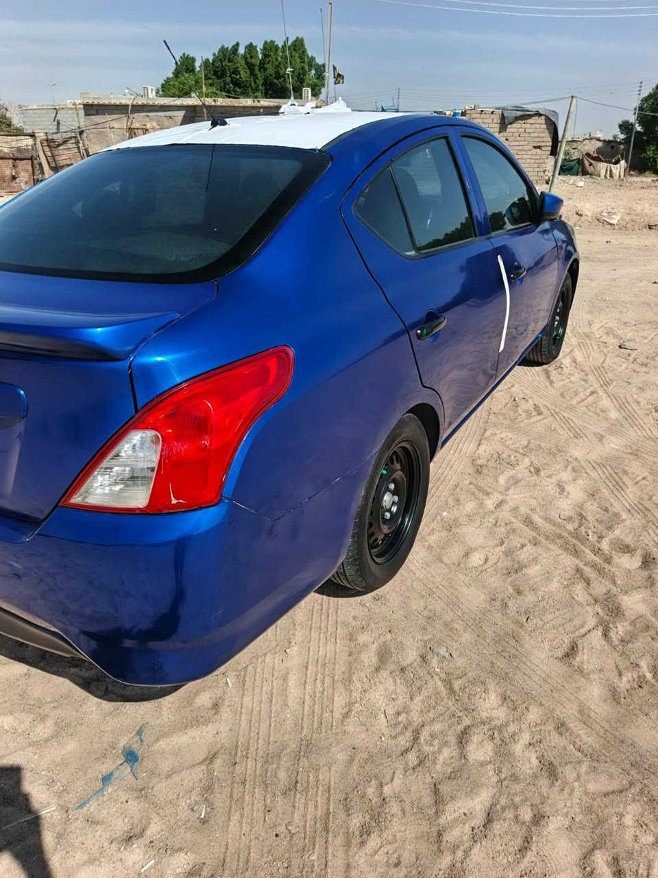 نيسان فيرسا مديل ١٧رقم نكليزي بسمي
ضربتها جاملق جهت السايق من امريكا بدون دواخل السعر ٧٥
مكان السياره البصره ***********
