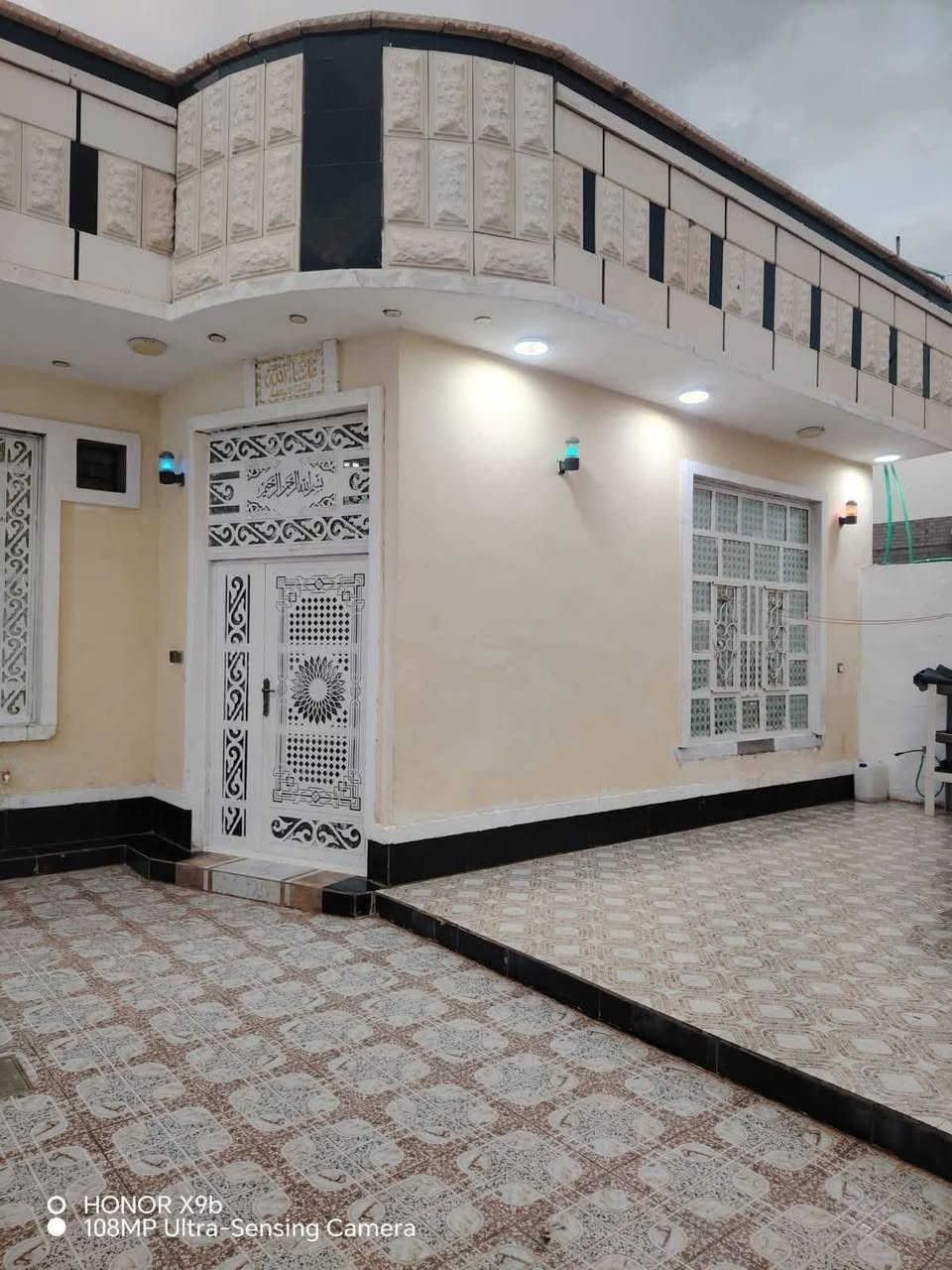 🏡 بيت للبيع في الرمادي – 5كيلو
📍 نزلت الشراع قرب على مدرسه الصين 
🔹 المساحة: 200 متر
🔹 طابو صرف
🔹 شارع 10 متر
🔹بصف ركن 
✅ الطابق واحد 
غرفتين + استقبال + صالة + مطبخ حار وبارد + صحيات داخل وخارج

📞 للاستفسار  ***********
