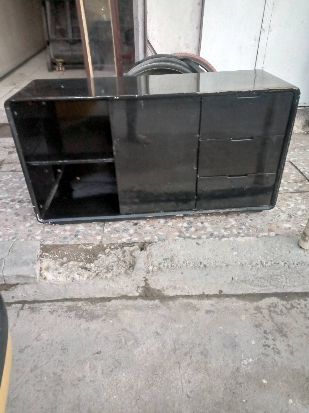 السلام عليكم 
للبيع سعر 25 
مكان حي الاعلام يوجد توصيل 
واتساب ***********