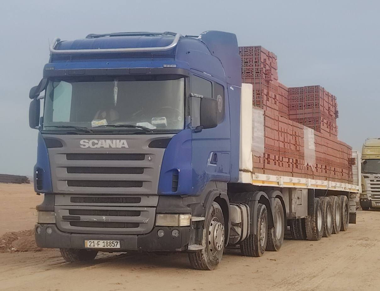 سلام عليكم تريله سكانيه للبيع موديل 2008سنكل امامي عربانه تركيه اربع دناكير جناب متحرك مربوطه بل سنويه سياره جاهز السعر375 وبيه مجال الرقم ***********الرقم الثاني ***********
