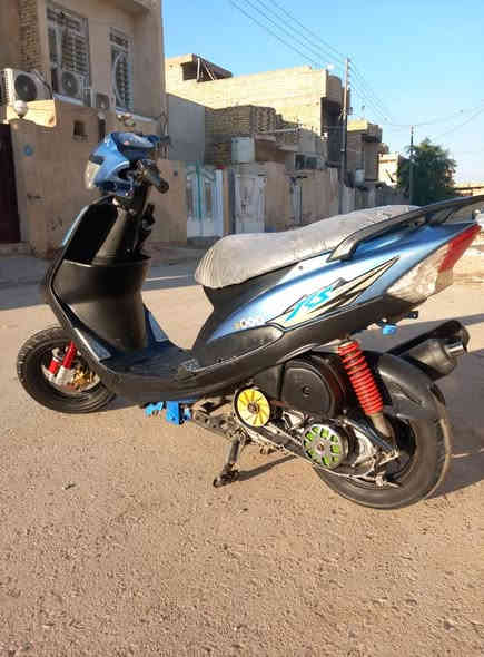 السلام عليكم دراجه ماكس عدله للبيع دراجه نضيفه  دبلات امامي خلفي شغاله كهربائيات كامله وبيها قطع تزويد التزيد البيها
كلجات رياضي koso
قايش جلاتين RGS
خرز 8غرام 
كزوز fm
قطره رياضي ورده 
صدر رياضي 
لايت زنون ابيض 
بوش وبستم 55
سلف 55رياضي
للاستفسار رقمي *********** متوفر واتساب السعر 700وبيها مجال حك الجيه
