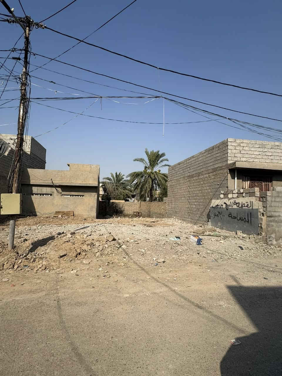 سلام عليكم قطعة للبيع المساحة300متر طابو زاعي سند 25 الموقع بعقوبة ام العضام شارع مدرسة البروج (تباع حسب الطلب) مطلة على الفرعين رقم الهاتف***********
