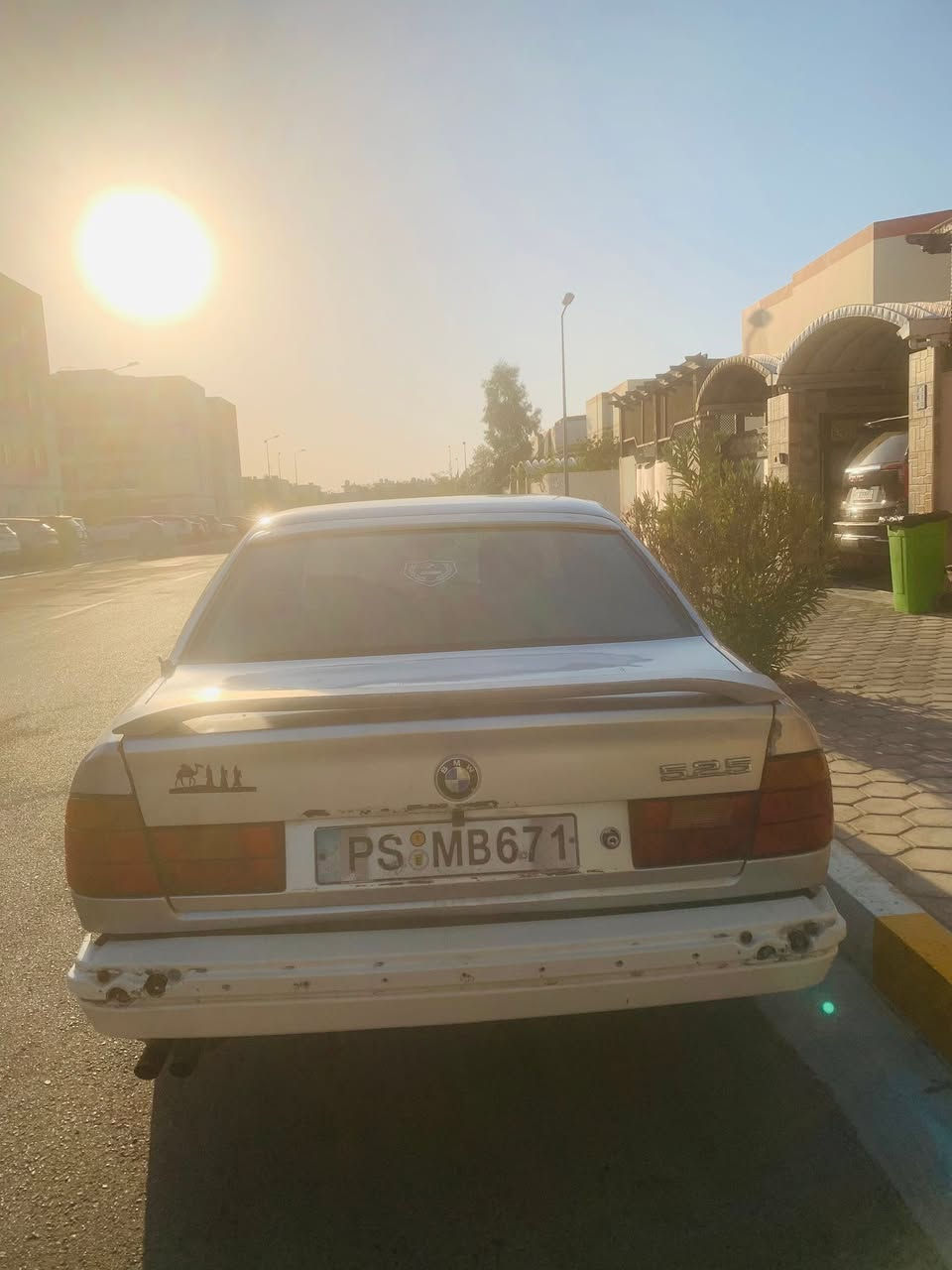 سلام عليكم
سياره بي ام موديل ١٩٩٠ 
سياره مكينه كير مكفولات 
حداديه نص عمر 
كهربايته كله شغاله ومكفوله 

سياره جاهزه مناقصه شي 
مداور ثاني يوم راعيه يمي 
سعره ٤٨ وبيه مجال قليل 
***********
