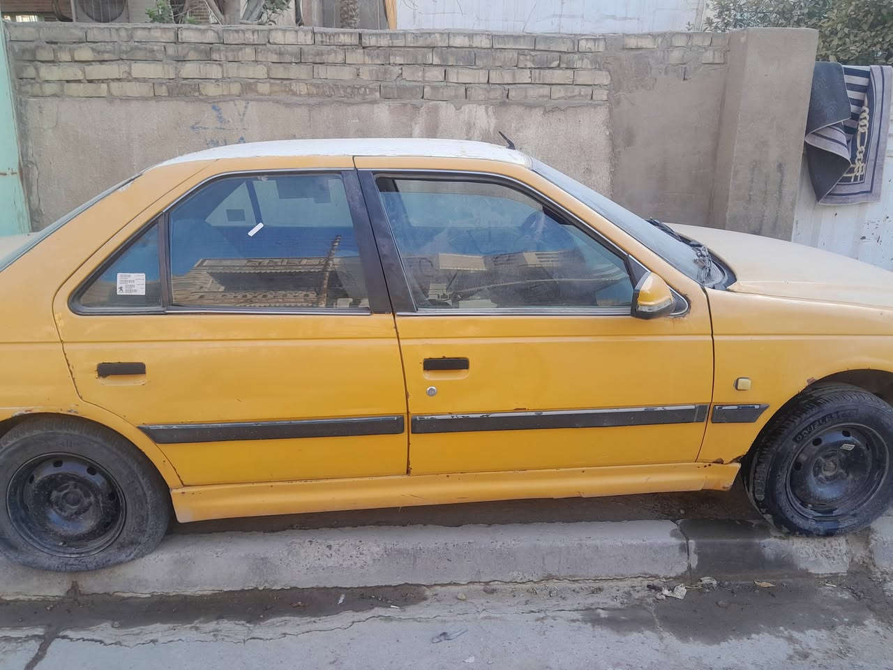 السلام عليكم للبيع بيجو بارس موديل 2010  السياره بيه نواقص بصيطه سعر السياره 15 مطلوبه ٩٠٠ هيه عله المشتري مكان السياره البنوك  ***********
