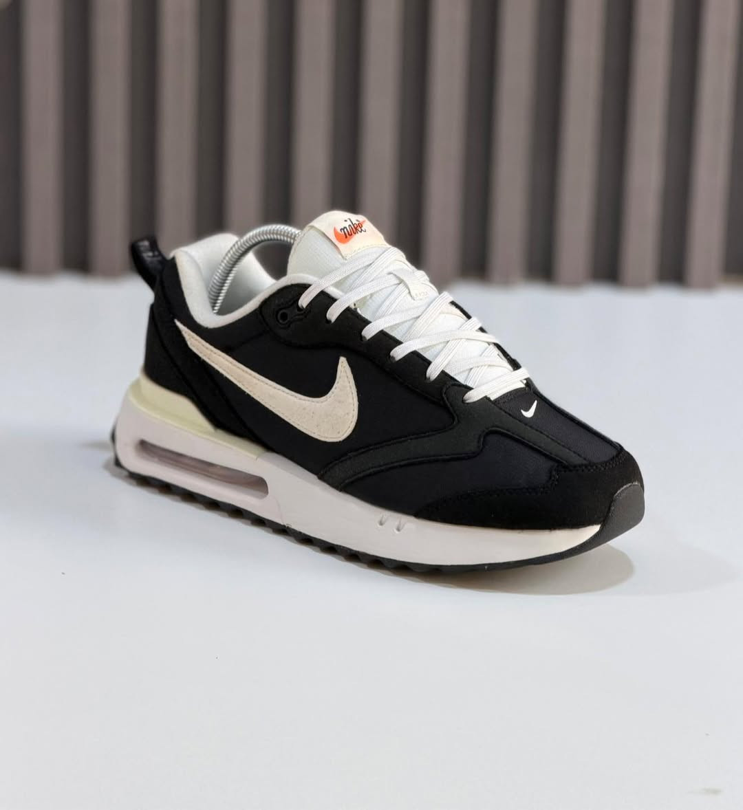 Nike  🖤 قياس القدم 26 ونص
نظافة القطعة 100‎%‎
السعر 20 الف 
توصيل موجود لجميع المحافظات 🫶🏻


**إذا كنت صاحب هذا الإعلان وتريد حذفه لأي سبب، رجاءا أرسل رسالة إلى الدعم الفني**