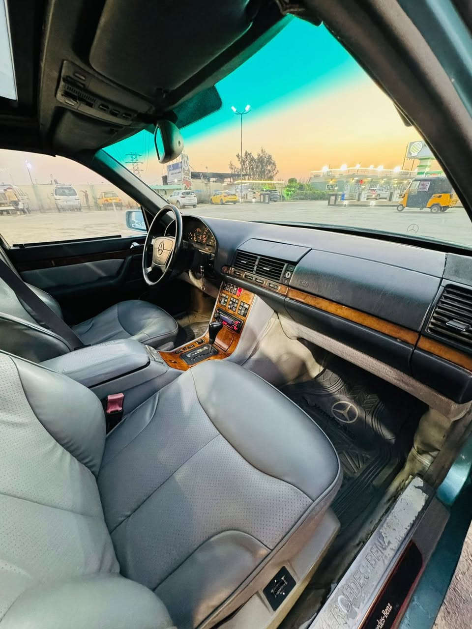 للبيع مرسيدس شبح موديل 93 مكينه وكير كفاله تابوت صدر امامي خلفي جديد نقص سياره كمريسر سلايت يشتغل ع نص بس هذا نقص بيه سياره كامله وين ما تريد تراي 
تخم تاير مري شفط ارير شغال دواخل بلادي جلد رصاصي بلادي صبغ يخبل احلا من صور رقم بغداد نكليزي راعي سياره جاري يعني شوكت ما تريد تحول مكان سياره بغداد الحسينيه 
السعر 60 قفل قفل ***********
