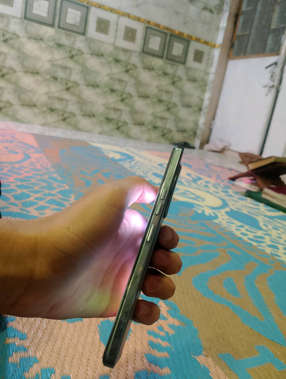 جهاز تكنو كامون 30 مستخدم قليل....
ممكن توضحلي سعة التخزين بالضبط شكد؟ 128 لو 256، وهل بيه كارتون/شاحن/ملحقات كاملة لو لا؟: 
256
هل الجهاز عليه أي كسر أو خدش بالشاشة أو الظهر أو الحواف؟ وإذا أكو، تگدر تحدد شكد واضح؟: 
كسر بسيج جدا في الشاشة وكسر في الضهر
البطارية شلون حالها عملياً؟ وبعد الاستخدام تبقى طبيعية لو بيها هبوط ملحوظ؟: 
جيدا جدا
وين مكانك بالضبط حتى أضيفها بالإعلان؟ وتريد بيع مباشر لو توصيل، وهل السعر قابل للتفاوض لو ثابت؟: 
 مشتل ، بيع مباشر سعر قفل