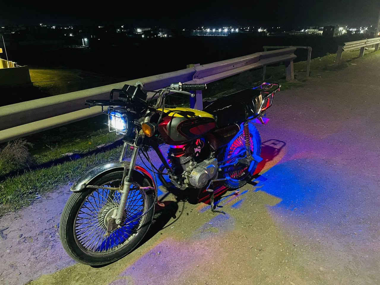 السلام عليكم موطور للبيع تايكر 2020 كلشي شغال موطور نضيف كلشي ما يعوزو نضافه كدام العين نشاط فول ٢ يرفع شرط السعر 275 وبي مجال حك جيتك خابر وتدلل*********** غير متواجد على الخاص
