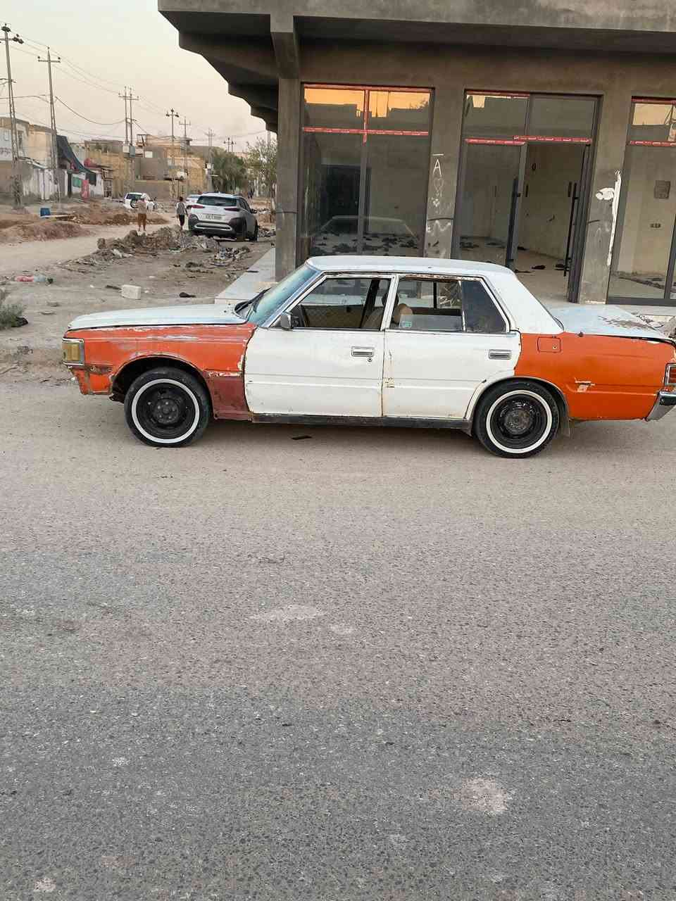 لسلام عليكم كراون لبيع موديل ٨٢كهرابياته كله شغاله تخم تاير جديد باتري جديد مكينه بطه ثنين ونص راعيه موجود مداور ثاني يوم رقم كربلاه ماكن لسياره دوانيه حي لعسكري سعره ١٥وبيه مجال لشراي يخابر ***********
