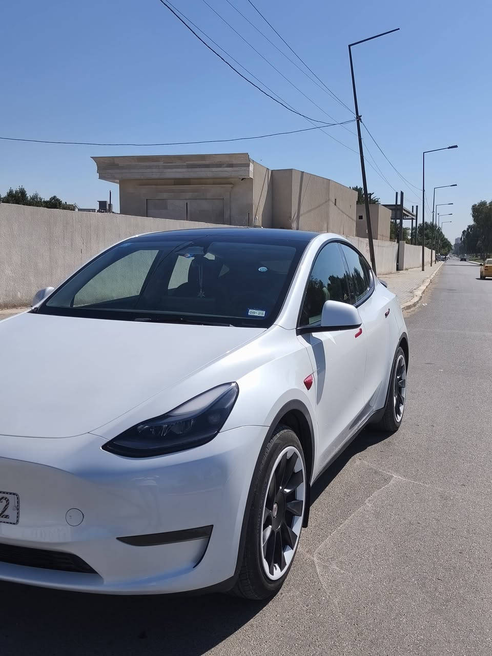 Y تسلا مودل
2023  
اونلاين اخر تحديث 
ماشيه 24 الف كيلو مو ميل 
دبل ماطور 400 حصان مو تك ماطور يعني صاروخ 
مواصفات التسلا المعروفه هيه تجي فول 
9 كامرات ورادارات حساسات 360 ، بانوراما ، ويل 20 , كشنات وستيرن كهرباء ، مري شفط ،جنطه شفط ، كشنات تدفئه 5 مقاعد ،ستيرن تدفئه ، وايفاي ، تسجيل كامرات ،عدسه متكيفه ، العاب ، مودات قياده ، اوتو هولد وبعد مواصفات هوايه صراحه 
مربوطه ( فون كي)  فول تحكم عن طريق الفون 
وياها شاحنه 32 امبير
اناره داخليه 
تاير امامي 255 خلفي 275
حادثها جنطه مبدله نفس اللون والجاملغ الخلفي صبغ 
يعني قطعه وحده صبغ 
مواصله شاصي ولا بطاريات متاثره 
ولا طاك ايرباك 
ما بيها اي نقص السياره 
سونارها موجود
السعر 223 ورقه وبيها مجال او مراوس 3 شكل الجديد
باسمي ***********
بغداد الكرخ
