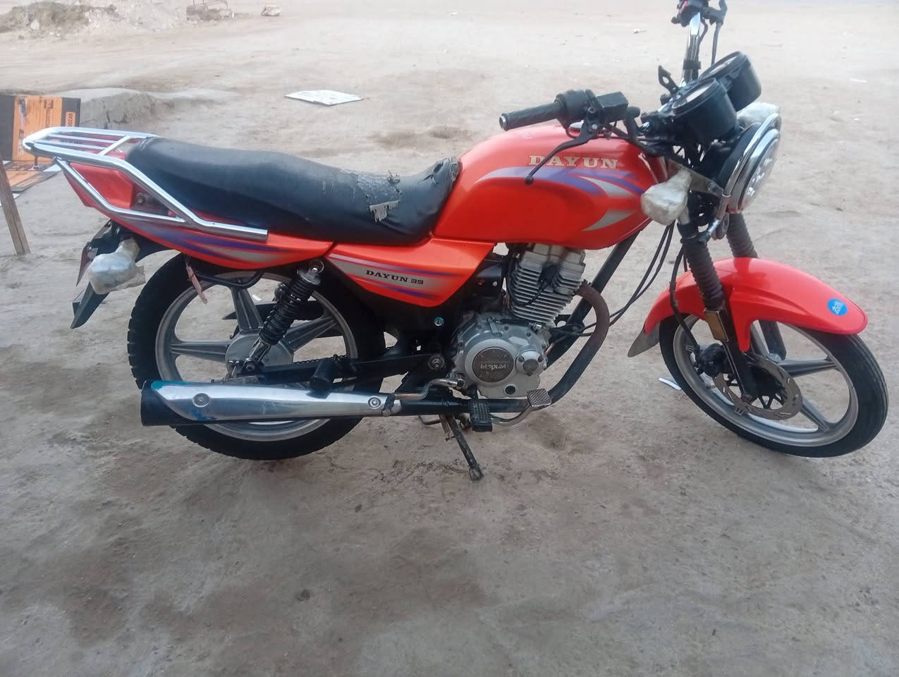 دراجه للبيع دايوان عضم موديل 21
مكفول كفاله عامه أي نقص مابيه 
أو مراوس بدراجه سيفانه موديل 25 
أو تايكر 
***********
