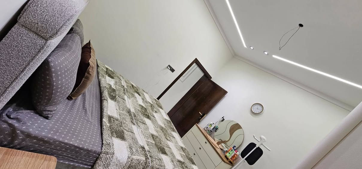 عرضنا اليوم منزل بمساحة 70 m
طابقين بناء حديث درجه اولى نوع البناء طابوق يحتوي على ثلاث غرف سويت مطبخ وصاله منزل حيل مرتب واسع  جنس العقار طابو زراعي25,))((يباع مع الاثاث) العنوان تنومه شارع 36 سعر جدا مناسب  لاستفسار والاتصال ***********
