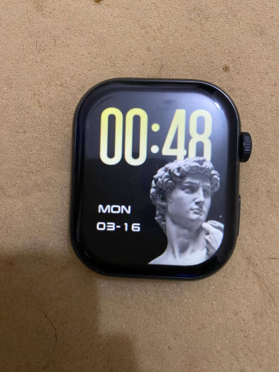 ساعة سمارت 
تفتح انتصال عل مكالمات
يوصله شعار من التليفون
واتساب وباقي البرامج
قياس ضغط الدم +قياس ضغط الاكسجين
عداد ركض شحن يدوم يومين
الساعة كامل ملحقات 
شاشة املد 
وياهة سيرين 

مكاني الشعلة
***********
